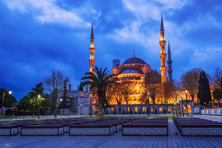 Best Destinations Exploring the World's Most 2024 6 The-Best-Time-to-Visit-Turkey-in-2024-Blue-Mosque-Istanbul