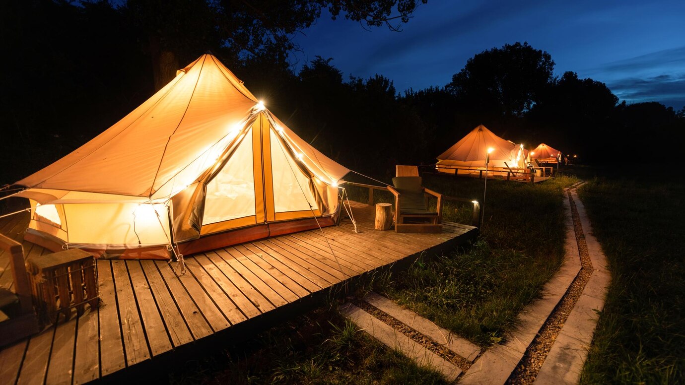 Glamping vs Camping